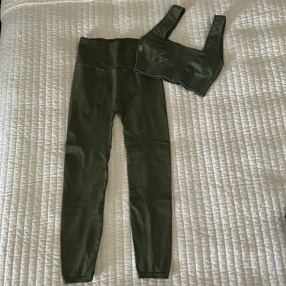 FP Movement Free People Good Karma Moss Set Med/Large